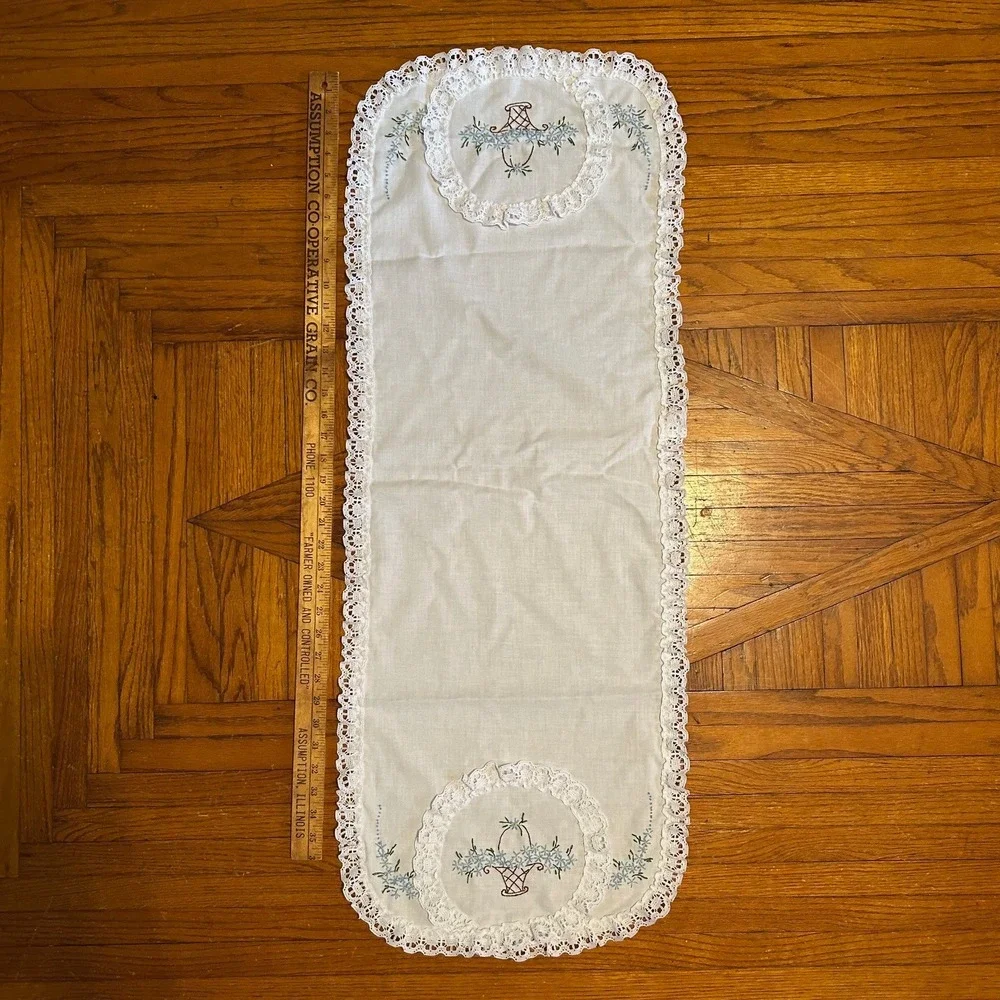 VTG Embroidered Flower Basket Lace Trim White Cotton Table Runner Cottagecore